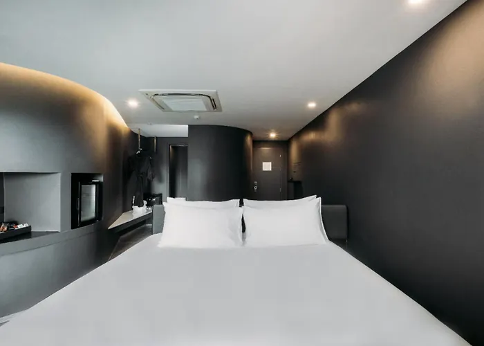 Hotel Tide Phuket Beachfront