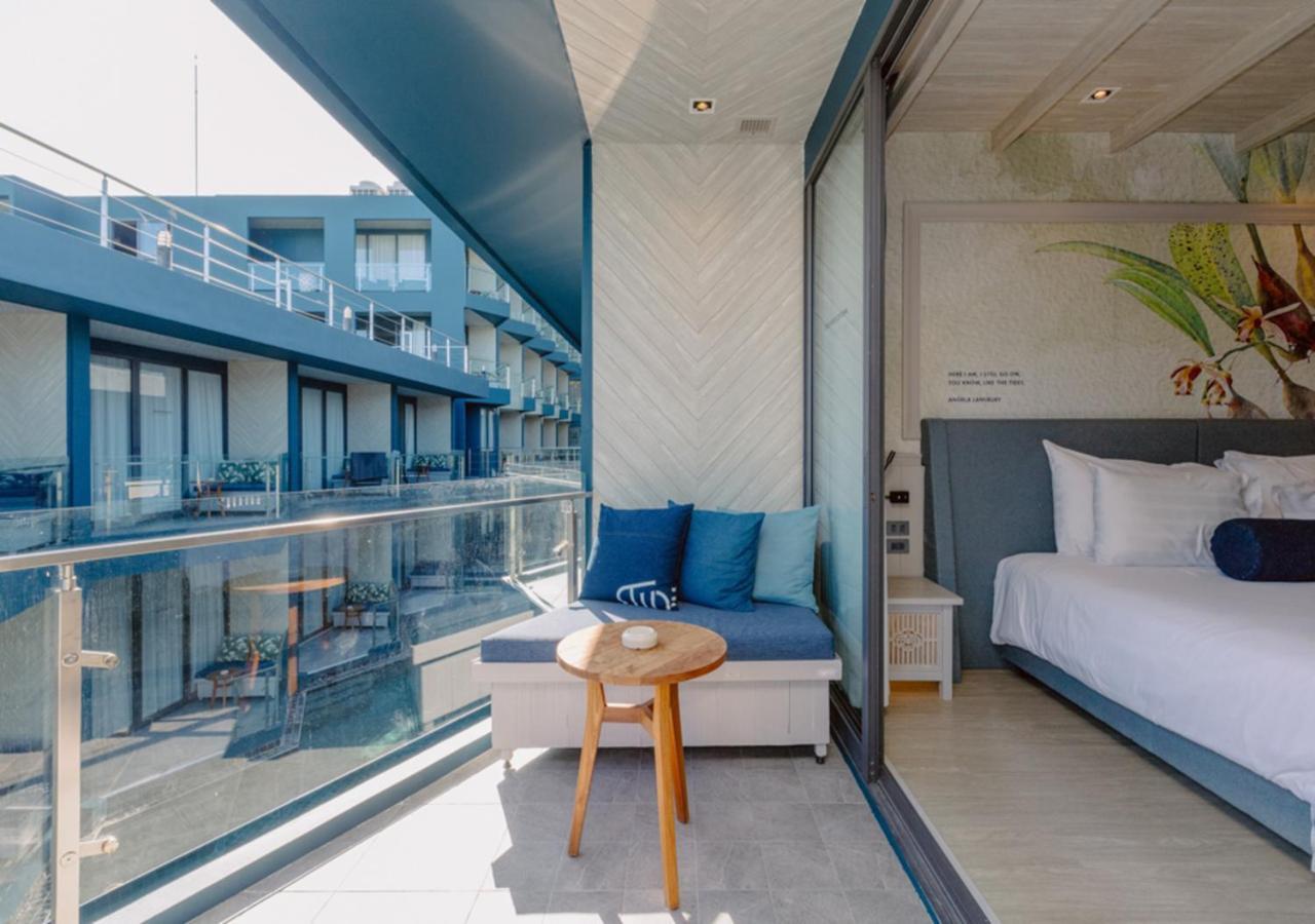 Tide Beachfront Отель