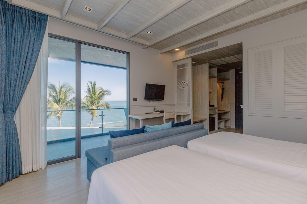 Tide Beachfront Отель Пхукет