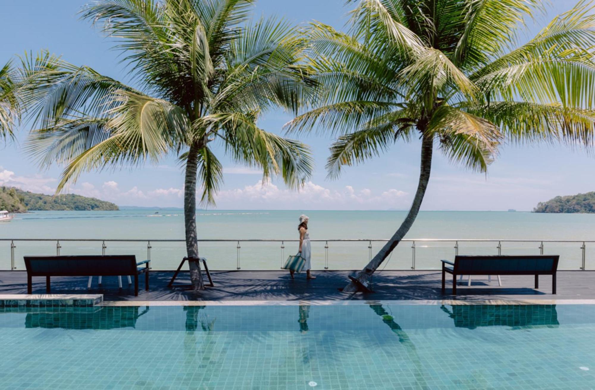 Tide Beachfront 5*
