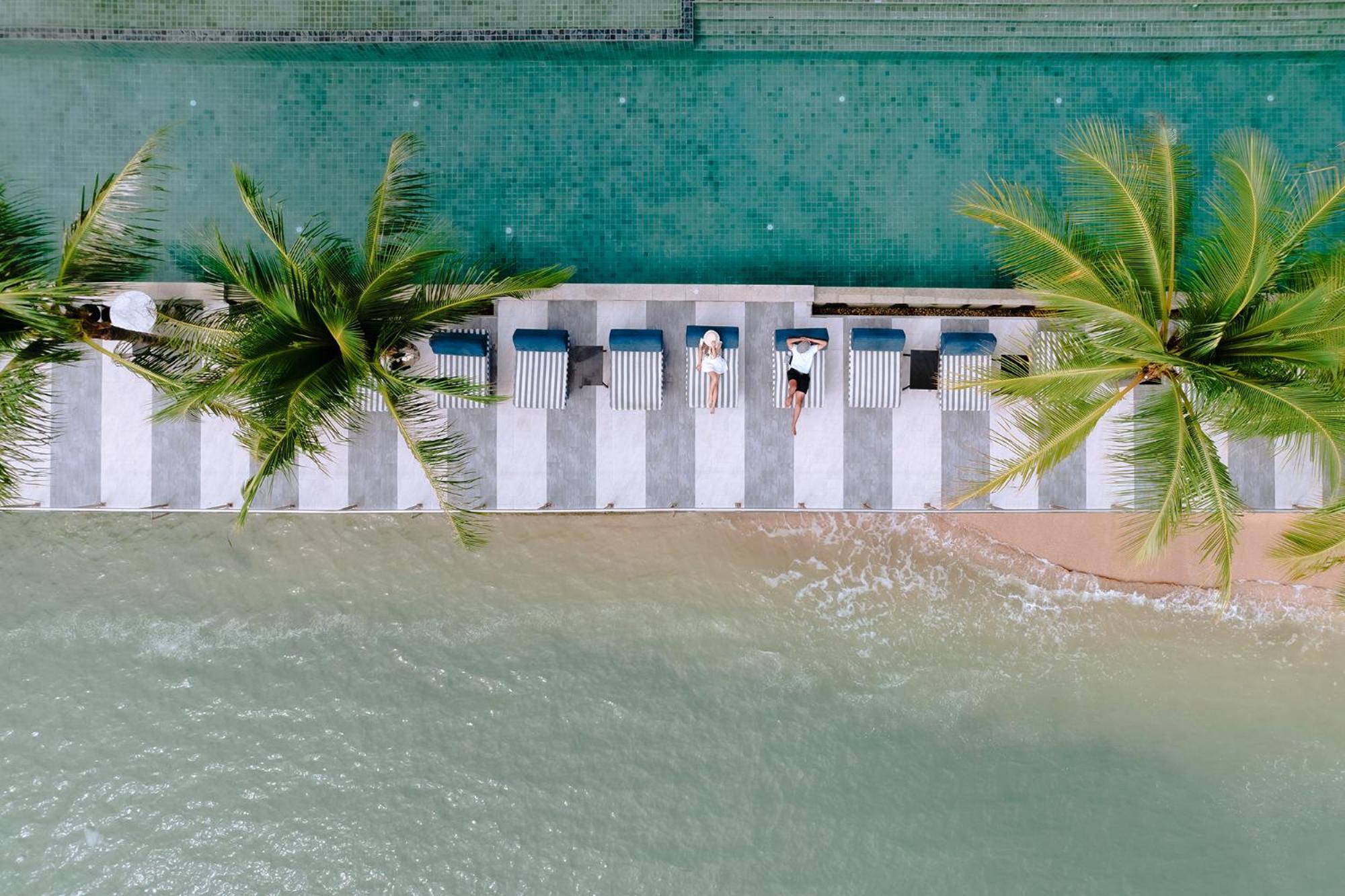 Tide Beachfront Отель Пхукет