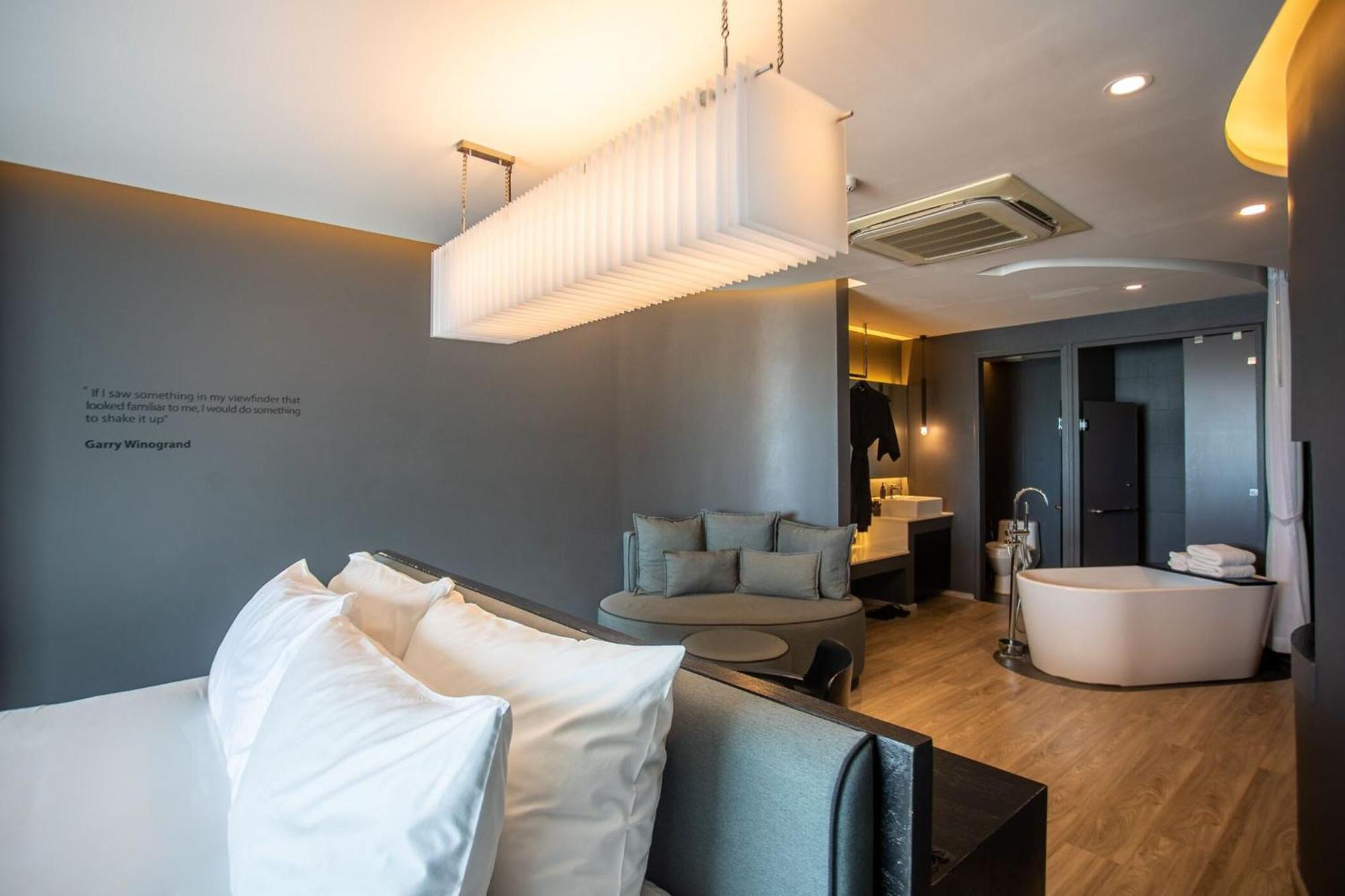 Tide Beachfront Пхукет