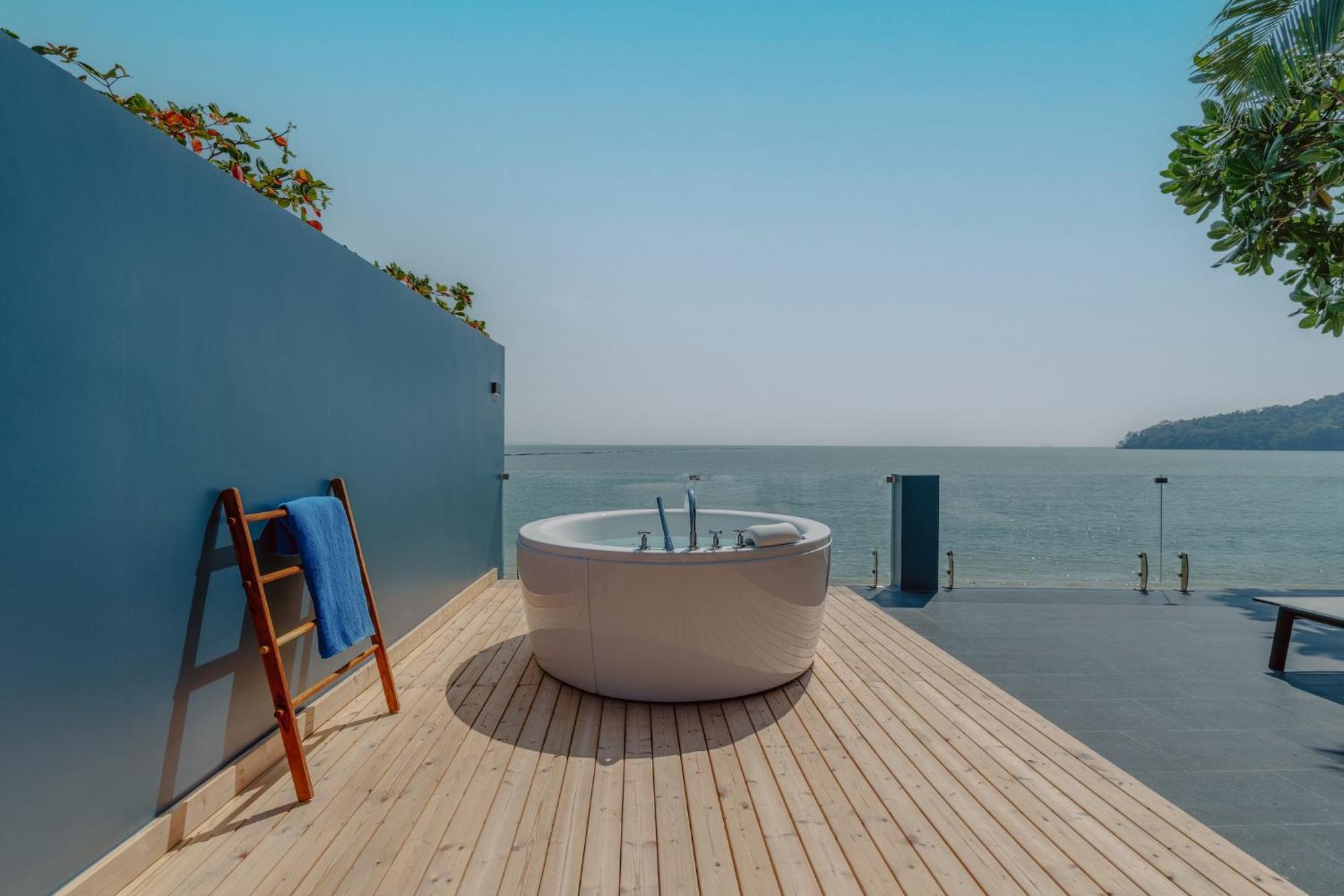 Tide Beachfront Hotel 5*