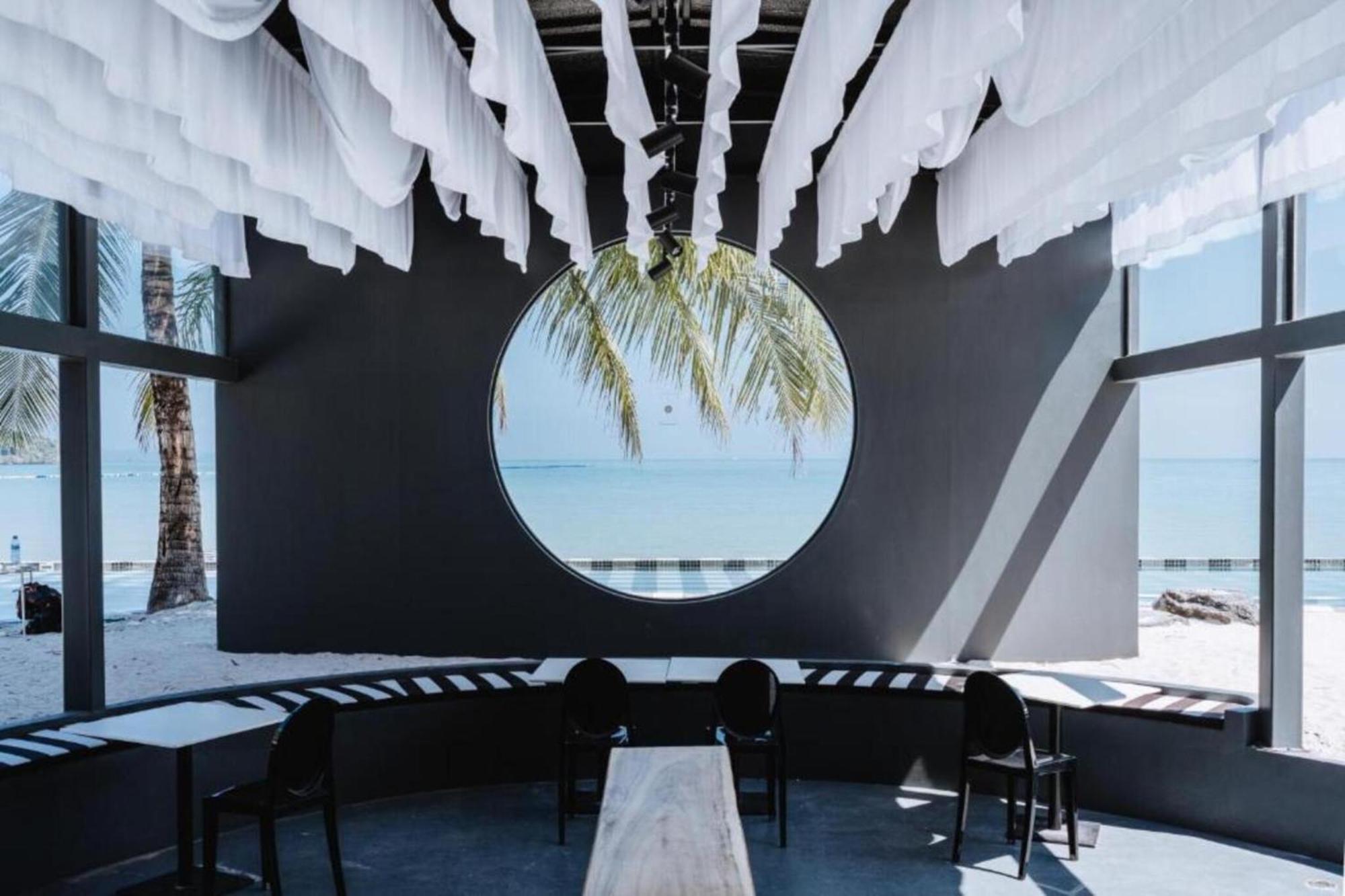 Отель Tide Beachfront Пхукет
