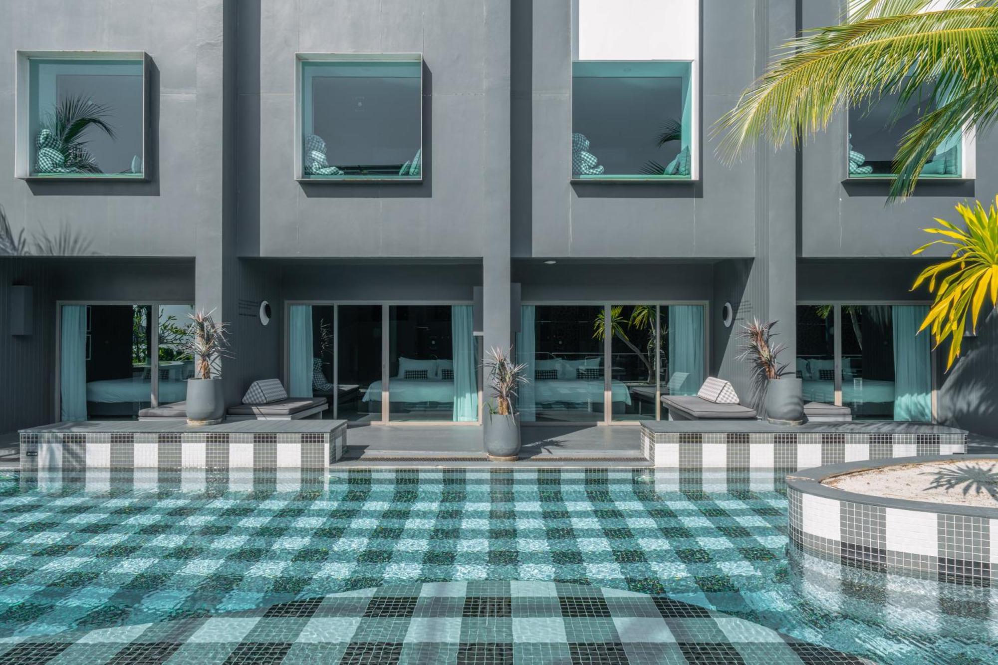 Tide Beachfront 5*