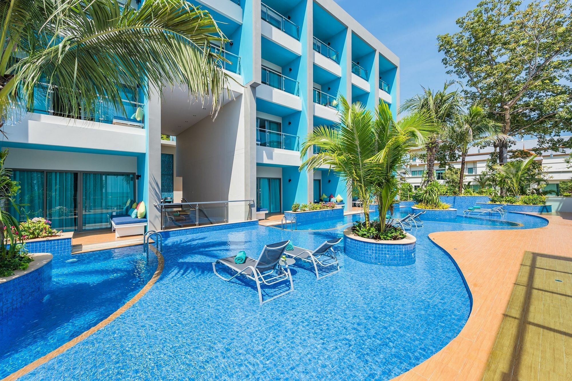 Tide Beachfront Отель 5*