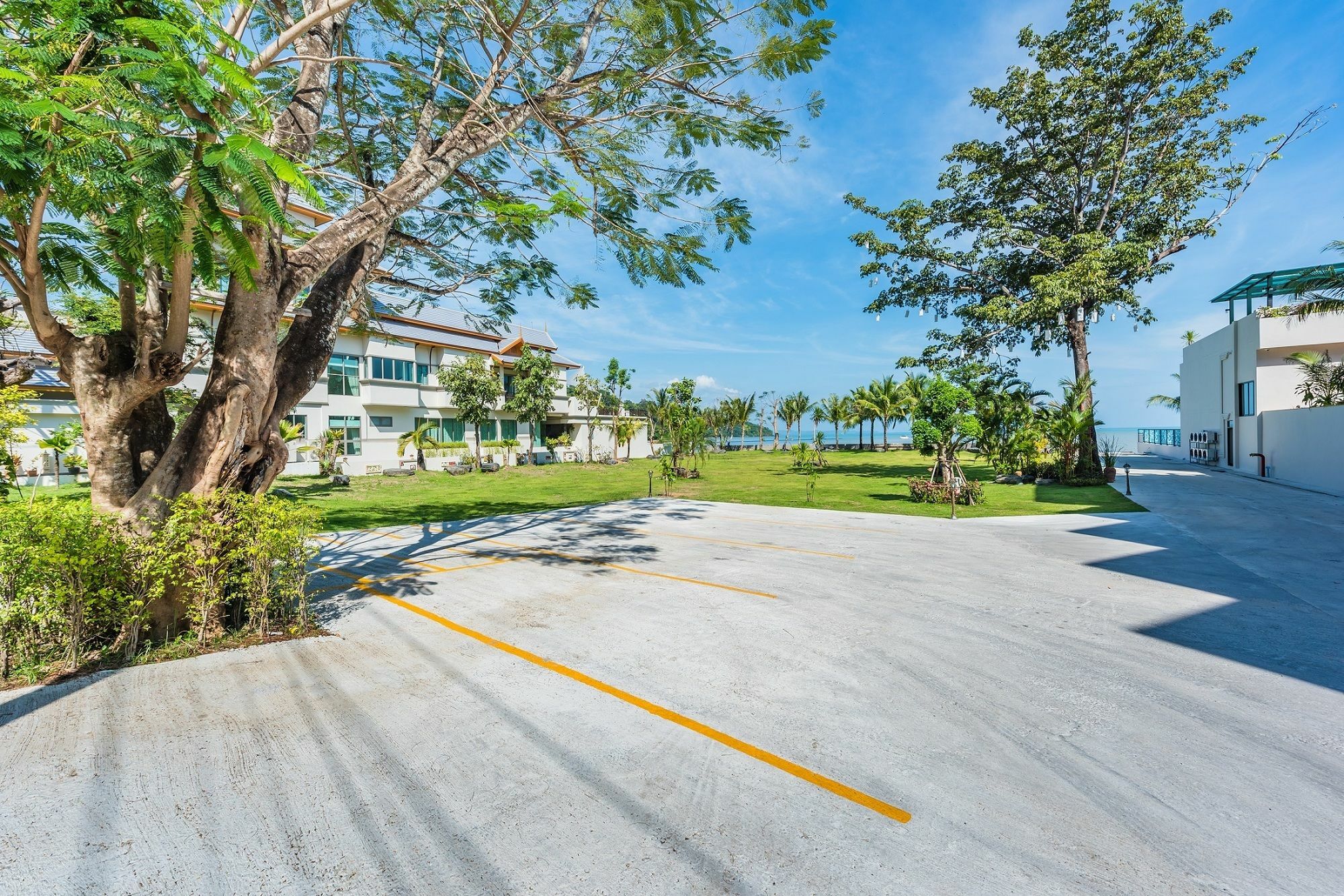 Tide Beachfront Пхукет